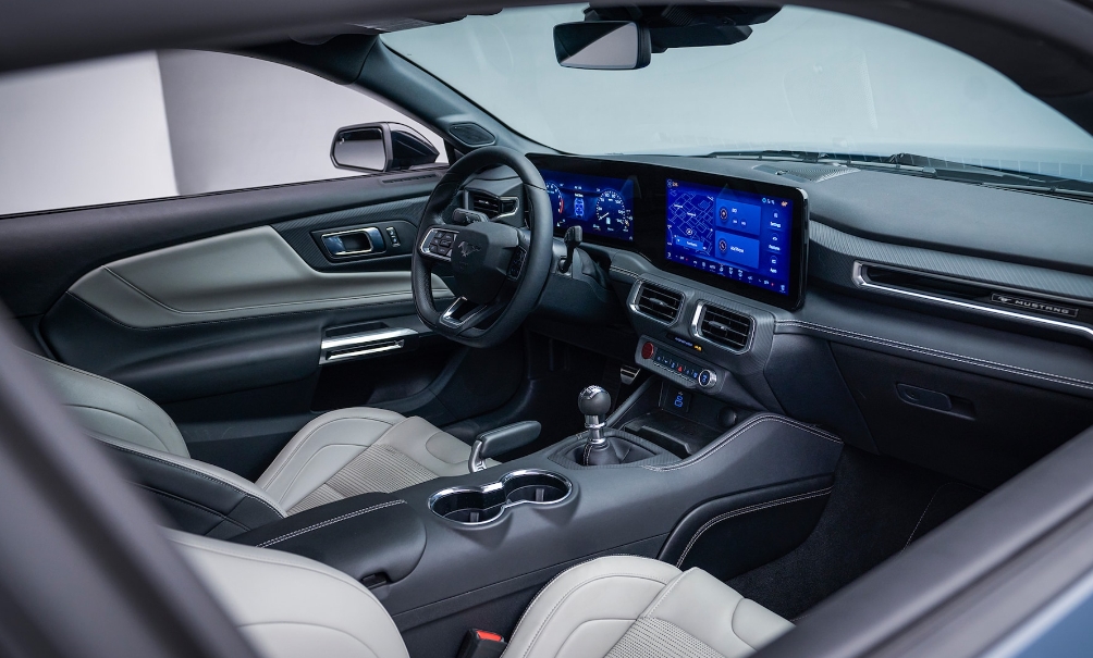 2025 Ford Mustang Coupe Interior